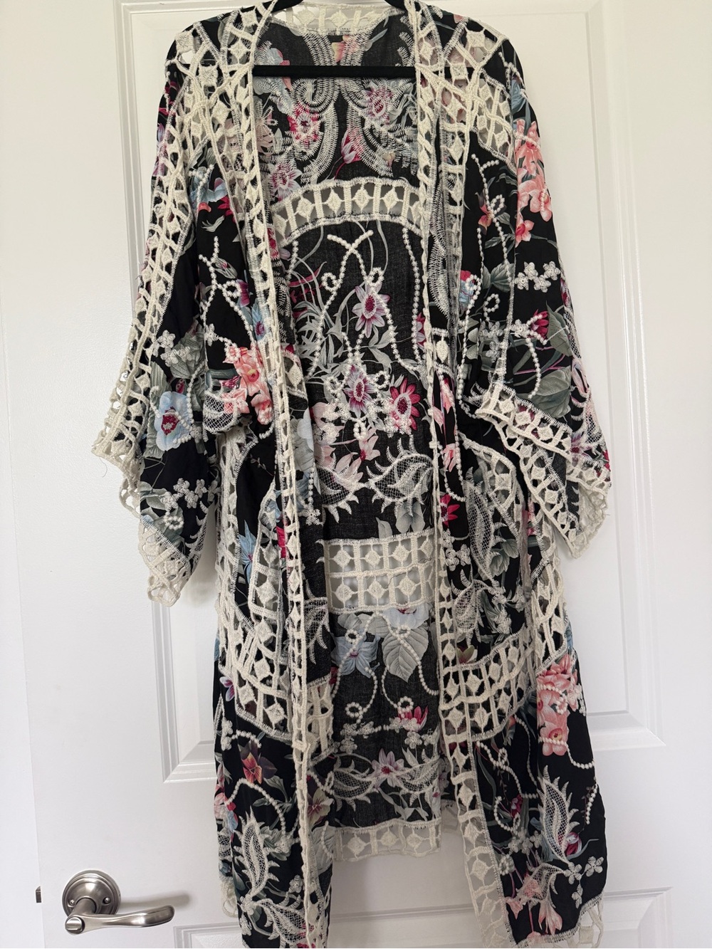 Floral Lace Trim Kimono Robe in Black and Cream